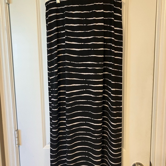 Chicos black and white strip knit skirt - Picture 2 of 2